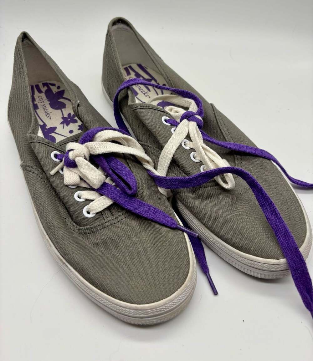City Sneaks Gray Canvas Low Top Casual Sneakers with Purple and White Laces Size